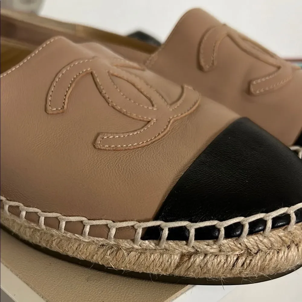 CHANEL Cream and Black Espadrilles size 40